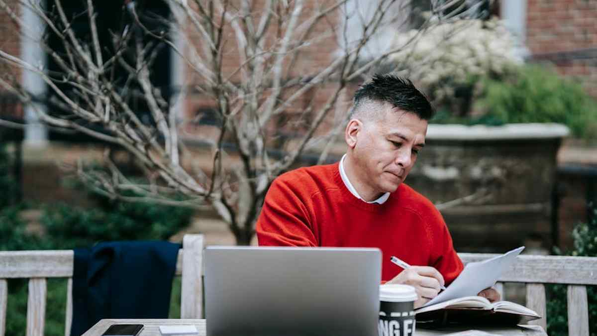 RadianceBoost Red Light Therapy Wand Review: Did Amazon's Viral Device Erase My Fine Lines? - Product Review