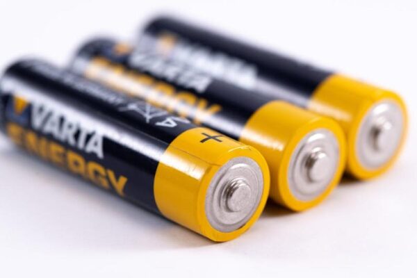 0 vs. Battery Tender Plus: Which Smart Battery Maintainer is Essential for US Garage Owners and Daily Drivers? - Product Review