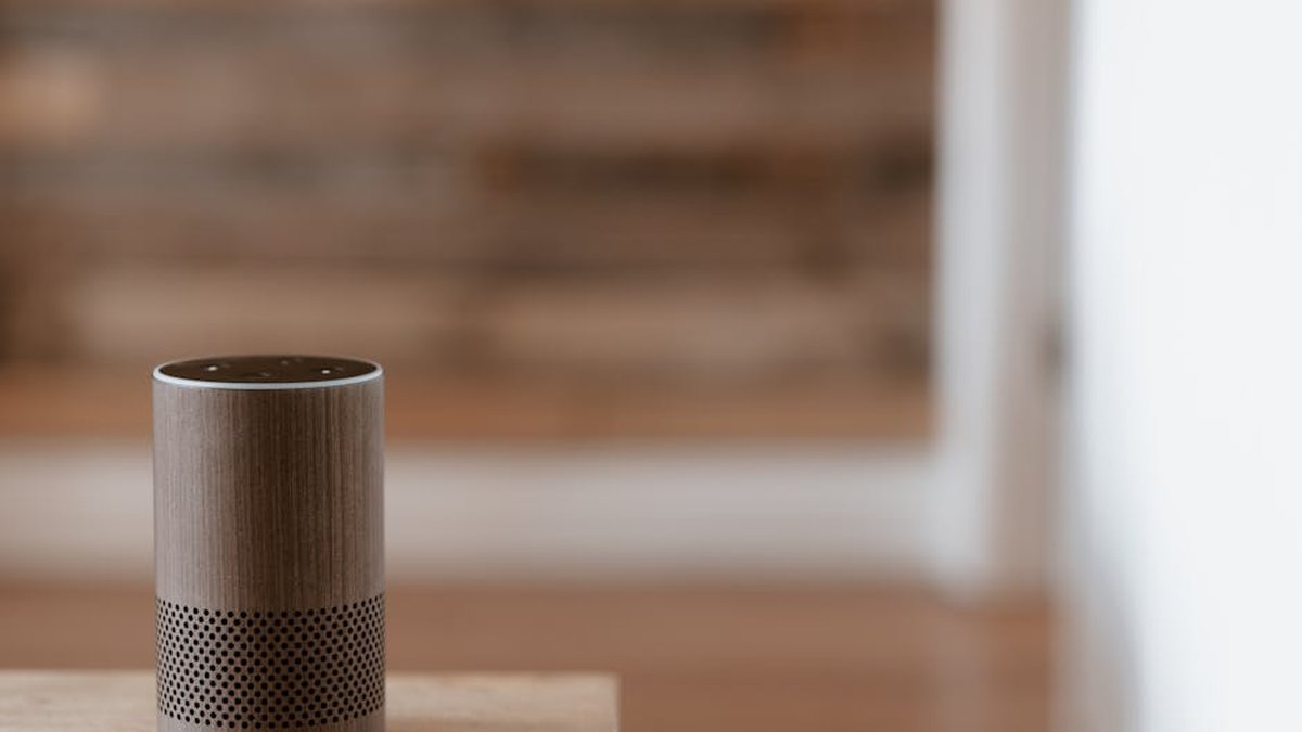 Amazon Echo Show 8 (3rd Gen) vs. Google Nest Hub (2nd Gen): Best Smart Display for US Smart Home Automation? - Product Review