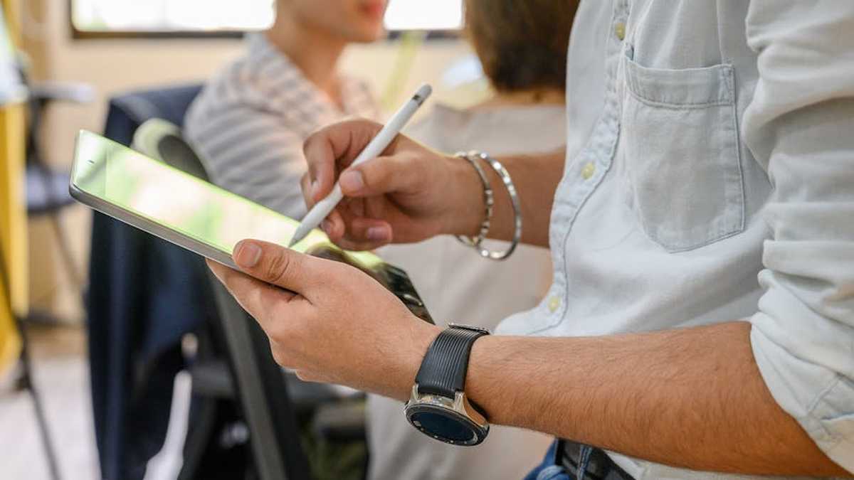 Apple Pencil 2 vs Logitech Crayon: The Top Stylus for iPad Learning & Note-Taking for US Students? - Product Review