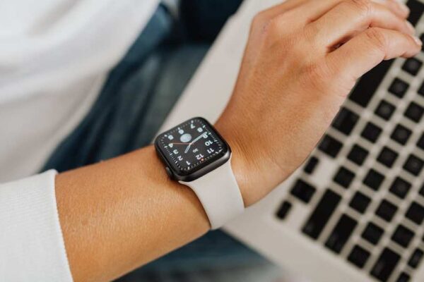 Apple Watch Series 9 vs Samsung Galaxy Watch 6: The Ultimate Fashion Smartwatch for US Trendsetters. - Product Review