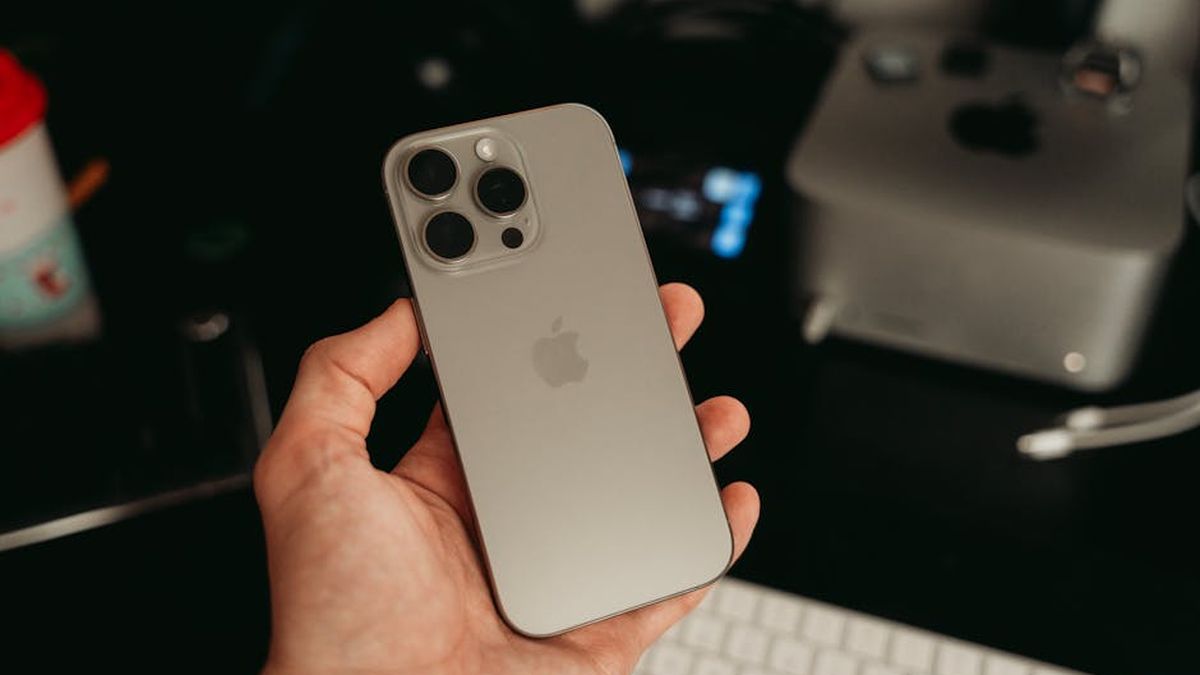 Arlo Pro 4 Spotlight Camera Review: Wireless Security Solves Outdoor Blind Spots for USA Homes - Product Review