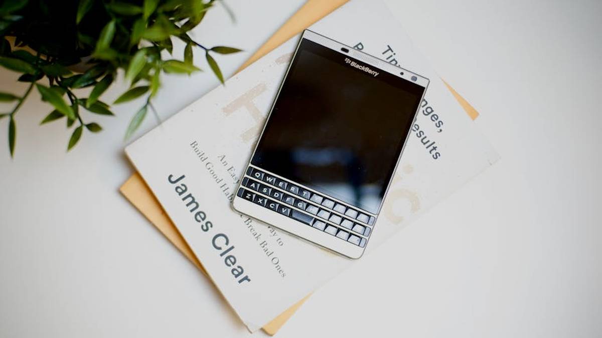 Atomic Habits Book Review: Is James Clear's System Really a Daily Game Changer for Busy Americans? - Product Review