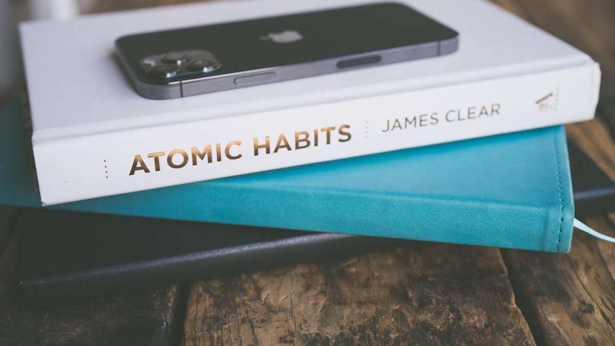 "Atomic Habits" vs. "Deep Work": Which Bestseller Best Boosts Focus for US Professionals? - Product Review