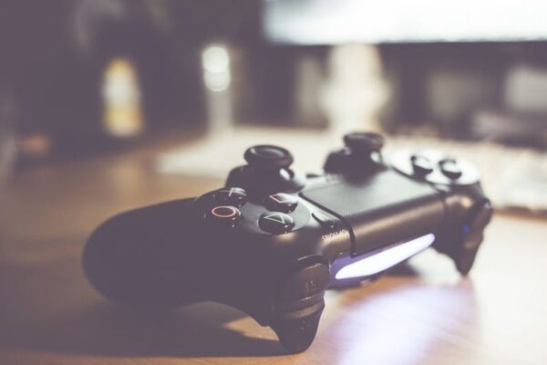 Backbone One PlayStation Edition Review USA: Elevating PS Remote Play for iPhone Gamers? - Product Review