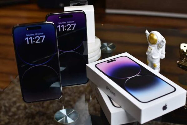 Backbone One vs Razer Kishi V2: Best Mobile Controller for iPhone & Android Gaming - Product Review