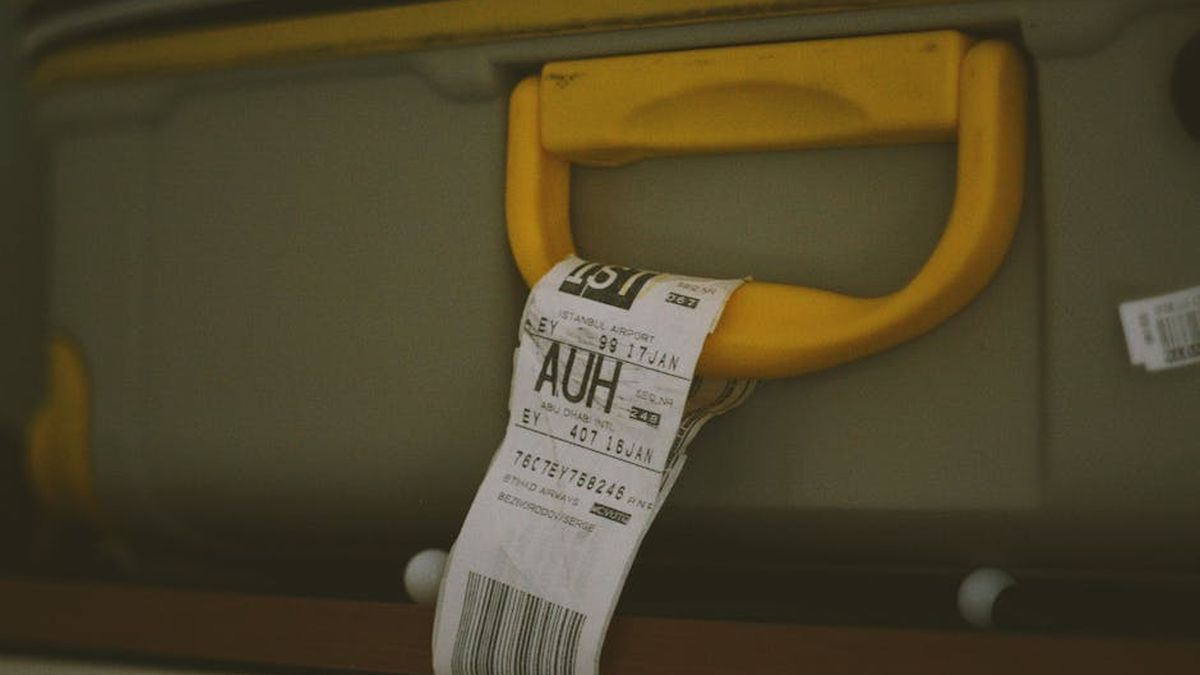 Best Hardshell Carry-On Luggage for Frequent Business Travelers in USA (2026) - Product Review