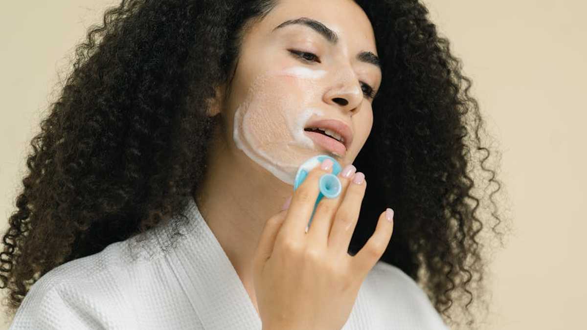 Best Natural Skincare Brands for a Radiant Complexion in USA (2026) - Product Review