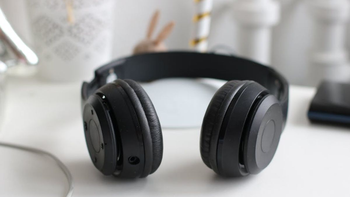 Best Noise-Cancelling Headphones in USA (2026) for Undisturbed Focus & Travel - Product Review