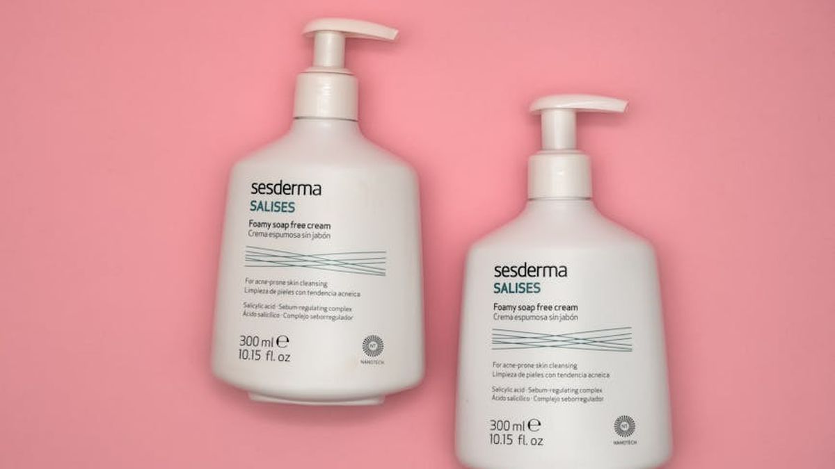 Best Non-Comedogenic Body Lotions for Acne-Prone Skin in USA (2026) - Product Review