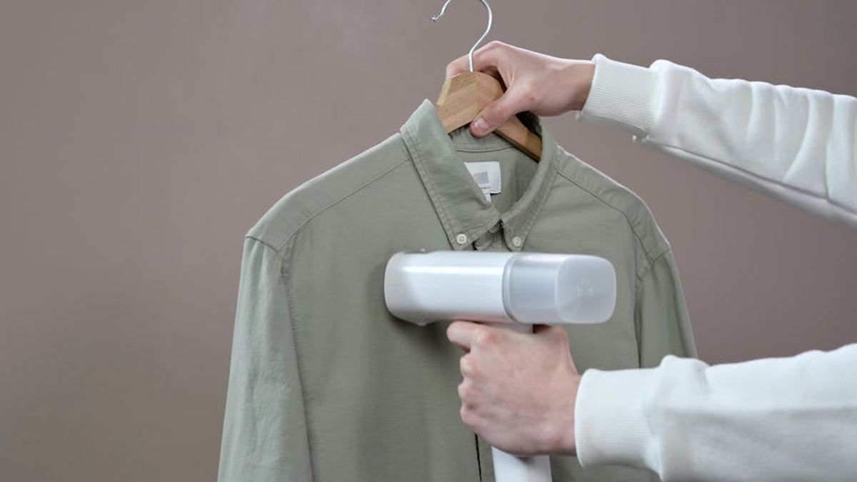 Best Portable Handheld Garment Steamers for Wrinkle-Free Travel in USA (2026) – Amazon's Viral Favorites - Product Review