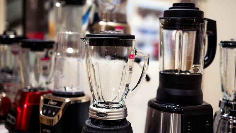 BlendGo Mini Blender Review: A US Traveler's Essential for On-The-Go Smoothies? - Product Review