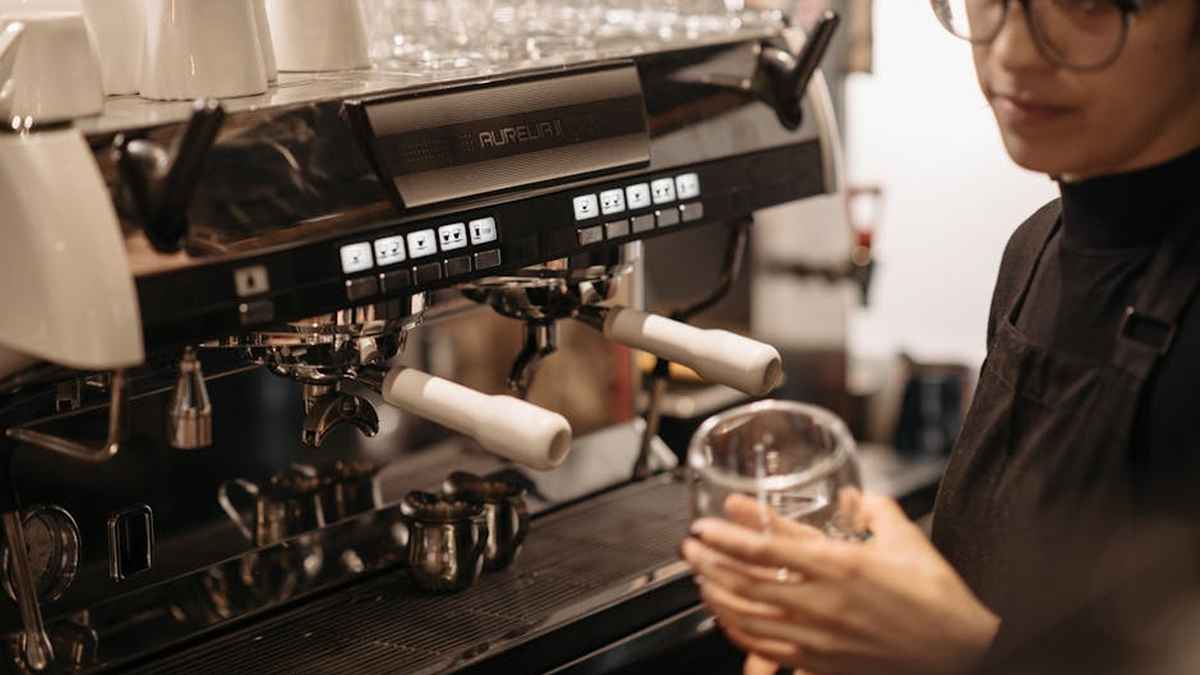Breville Barista Express vs De'Longhi La Specialista: Which USA Home Espresso Machine Brews the Best Barista-Quality Coffee? - Product Review