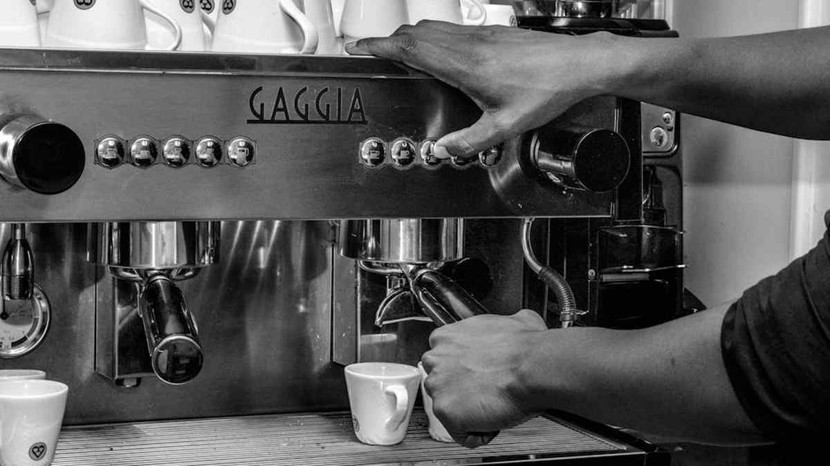 Breville Barista Express vs Gaggia Classic Pro: Which Top-Selling Espresso Machine Reigns Supreme for US Home Baristas? - Product Review