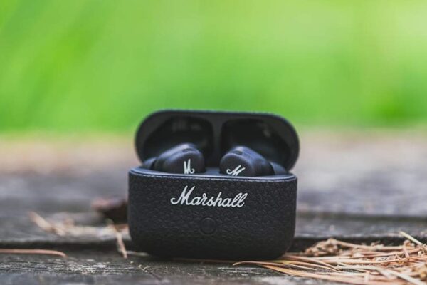 Daily Escape: Apple AirPods Pro 2 vs. Sony WF-1000XM5 – Which Noise-Cancelling Earbuds Elevate Your Commute in the USA? - Product Review