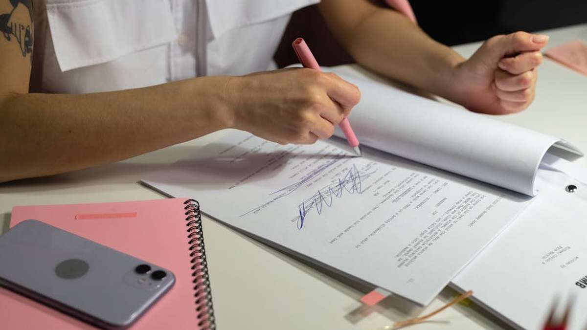 Deep Work by Cal Newport Review: Master Focus and Boost Productivity with This USA Bestseller (Reader's Take) - Product Review