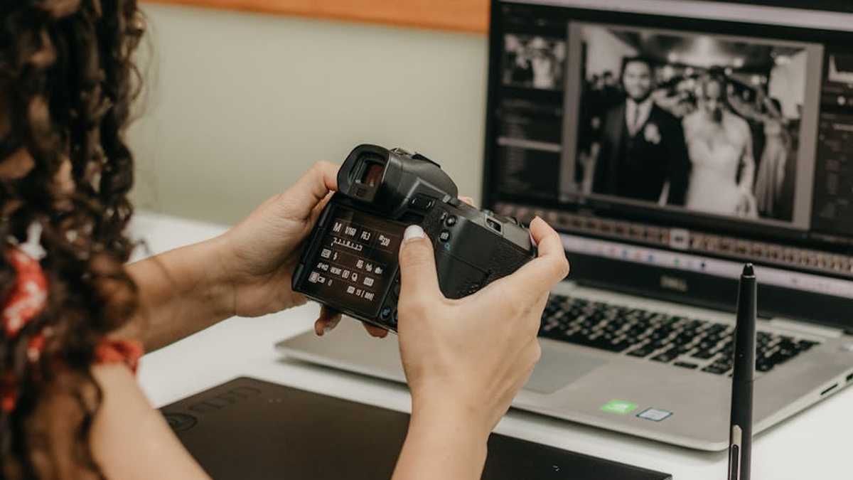 Elgato Facecam Pro Review: Achieve DSLR Quality Live Streams Without The Camera Gear (USA Edition) - Product Review