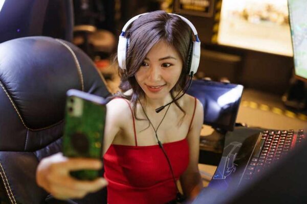 Elgato Game Capture HD60 X vs. AverMedia Live Gamer 4K: Solving Lag & Stutter for US Console Streamers? - Product Review