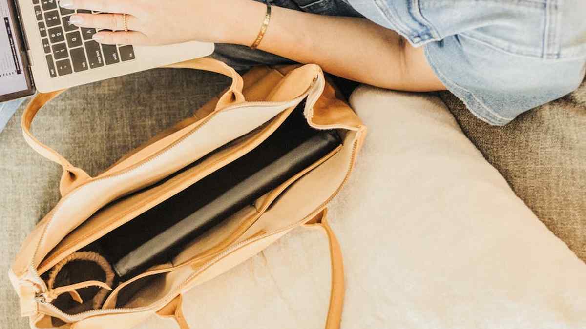 Everlane The Modern Leather Tote Review: My Honest Thoughts on the USA's Perfect Everyday Work Bag - Product Review