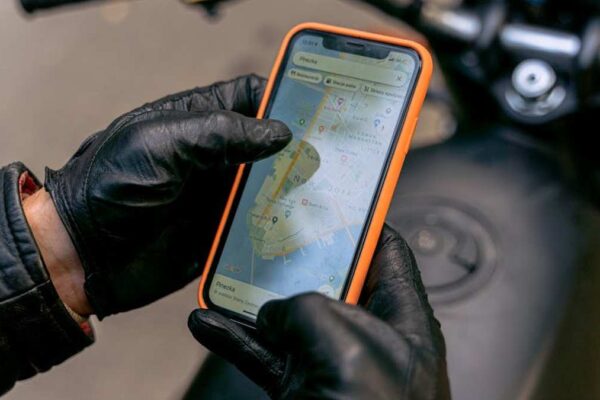 Garmin DriveSmart 65 vs TomTom Go Discover: Which GPS Navigator Wins for USA Road Trips? - Product Review