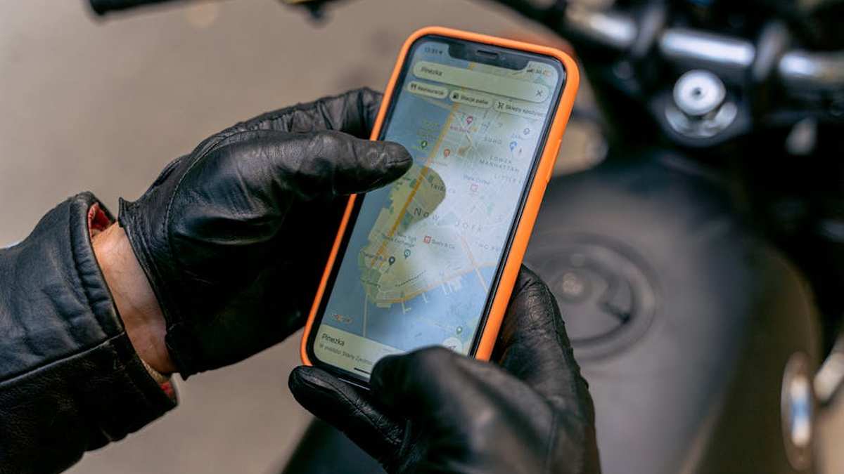 Garmin DriveSmart 65 vs TomTom Go Discover: Which GPS Navigator Wins for USA Road Trips? - Product Review