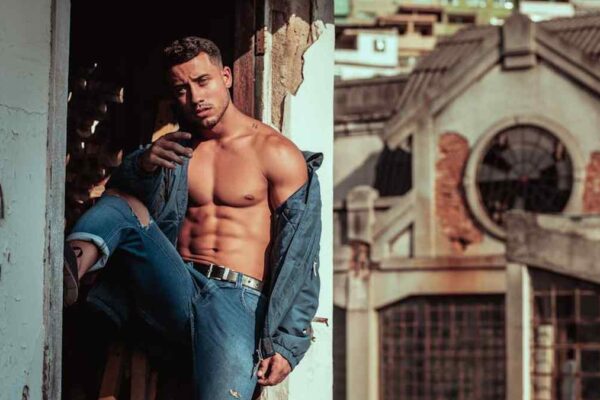 Good American Always Fits vs. SKIMS Fits Everybody Denim: The Best Stretch Jeans for Every US Body Type. - Product Review