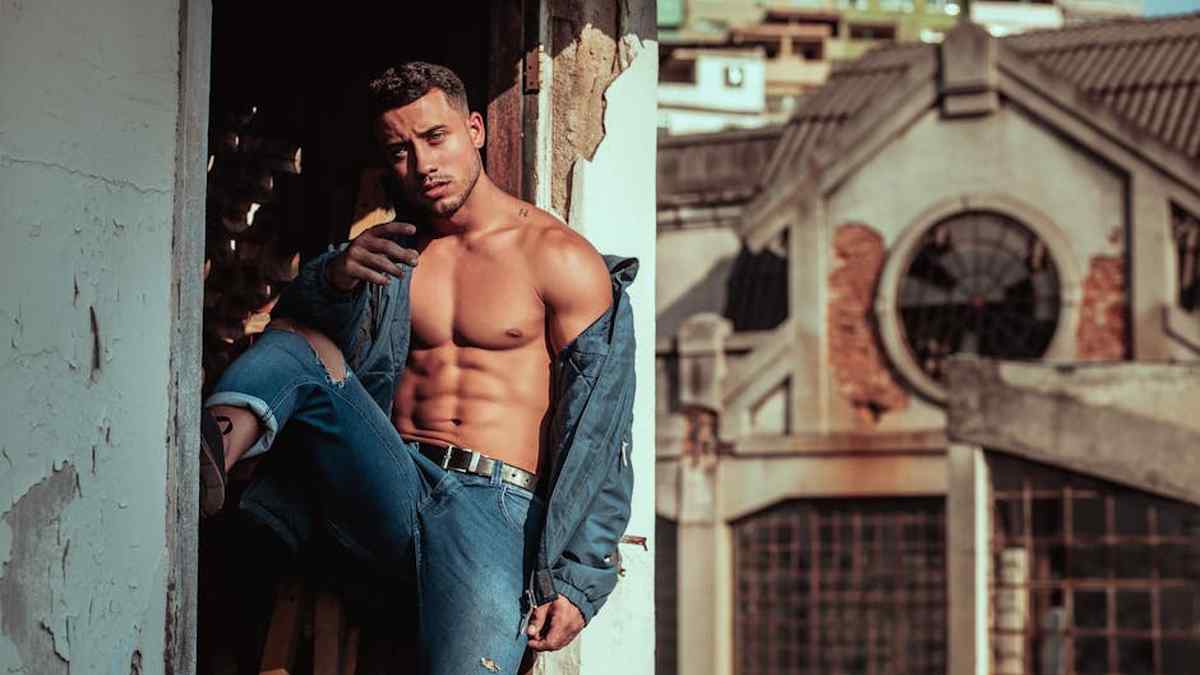 Good American Always Fits vs. SKIMS Fits Everybody Denim: The Best Stretch Jeans for Every US Body Type. - Product Review