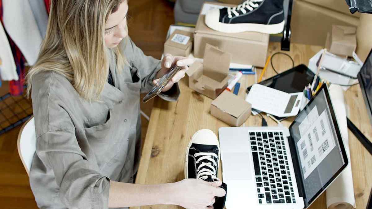 Hoka Clifton vs. On Cloud 5: The Top-Selling Walking Shoe for American Commuters. - Product Review