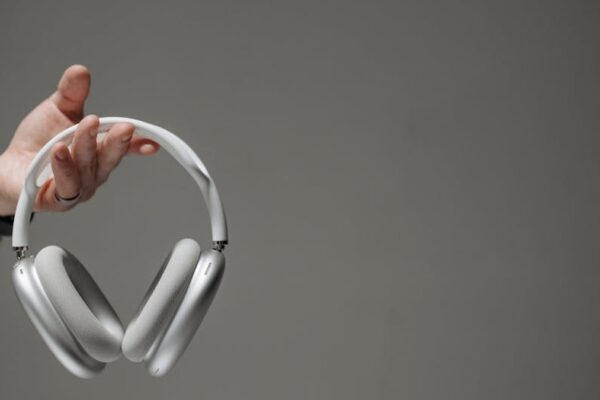 HyperX Cloud III Wireless vs Corsair HS80 MAX Wireless: Which Gaming Headset Is Best for Daily Comfort and Sound in the USA? - Product Review