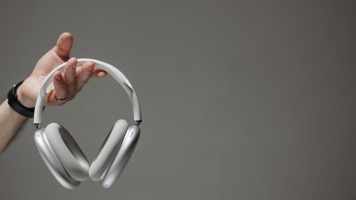 HyperX Cloud III Wireless vs Corsair HS80 MAX Wireless: Which Gaming Headset Is Best for Daily Comfort and Sound in the USA? - Product Review