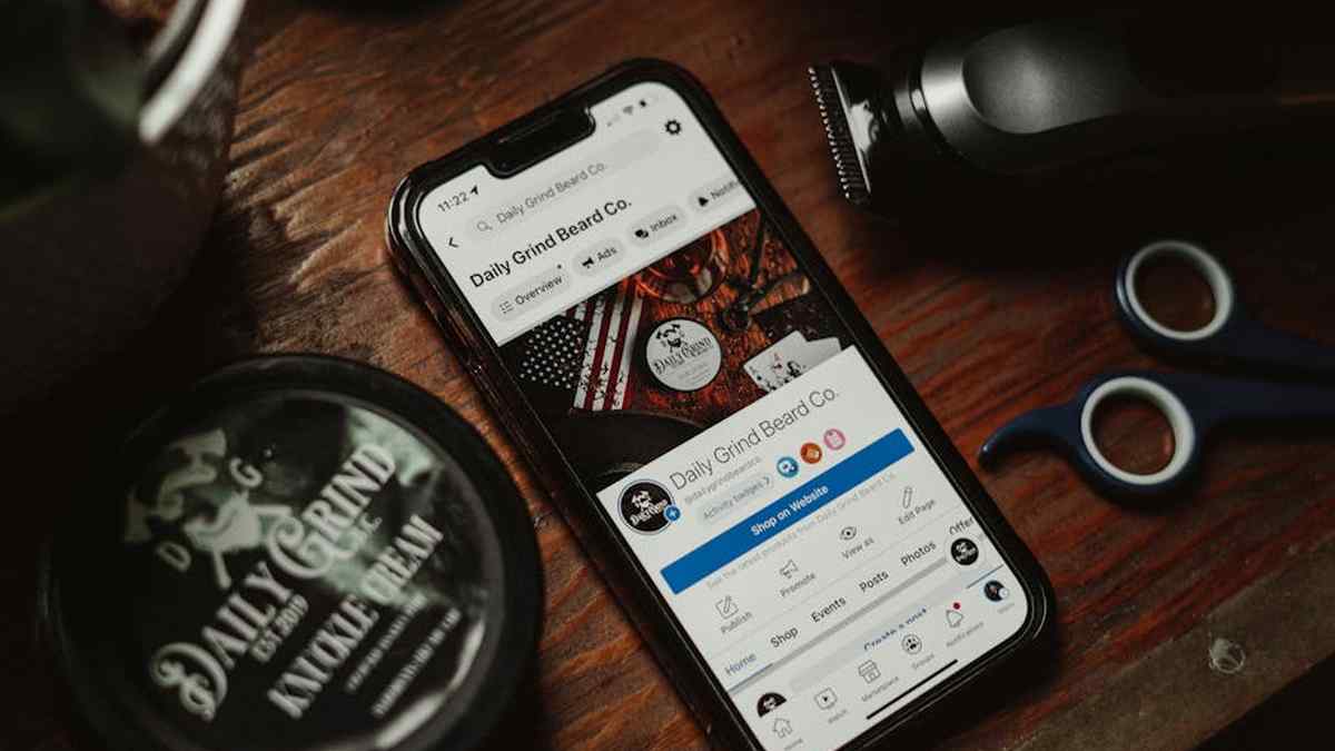 Jack Black Beard Oil vs. Cremo Beard & Scruff Oil: Which USA Grooming Essential Tames and Nourishes Your Winter Beard Best? - Product Review