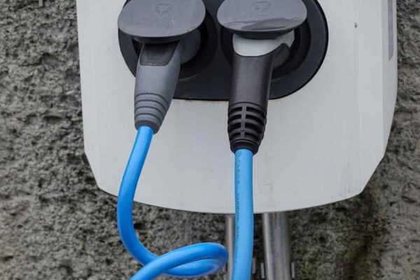 Jackery Explorer 300 Portable Power Station Review: The Best Off-Grid Charger for USA Campers? - Product Review