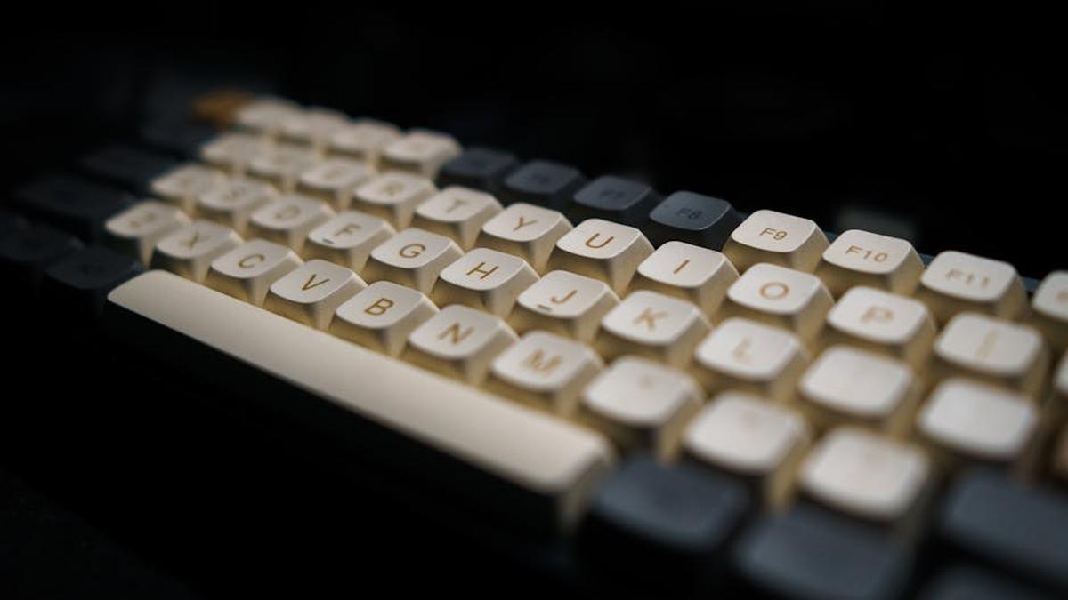 Keychron Q1 Pro vs Logitech G915 TKL: Choosing Your Best Wireless Mechanical Keyboard for Daily PC Gaming in the USA - Product Review