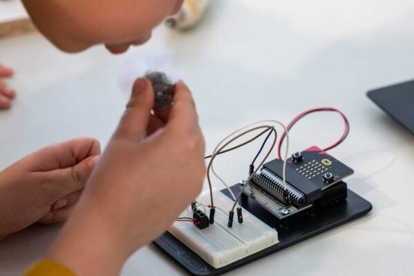 KiwiCo Subscription vs. Osmo Kits: Which Hands-On STEM Learning Experience is Best for Your USA Child? - Product Review