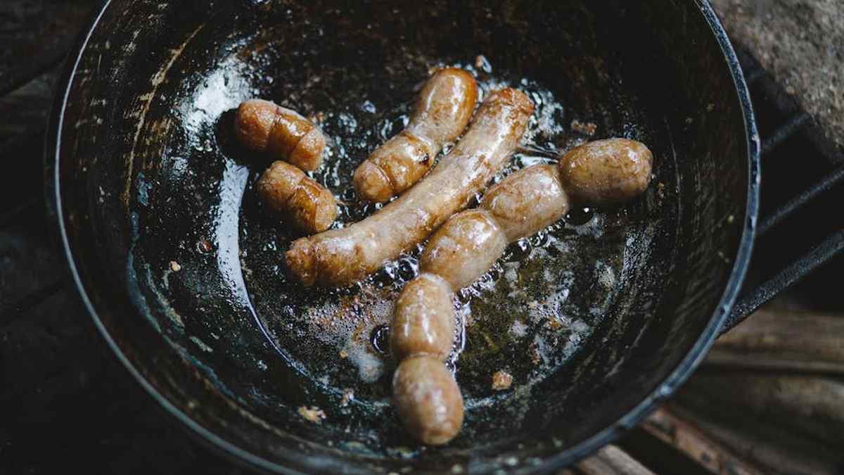 Le Creuset Signature Round Dutch Oven vs. Staub Round Cocotte: Which Premium Enameled Cast Iron Is Better for US Home Cooks? - Product Review