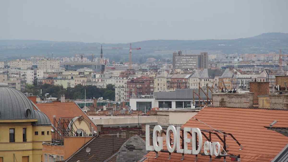 LG C2 OLED vs. Samsung Odyssey G9 OLED: The Ultimate Gaming Monitor for Immersive Experiences in US Homes? - Product Review