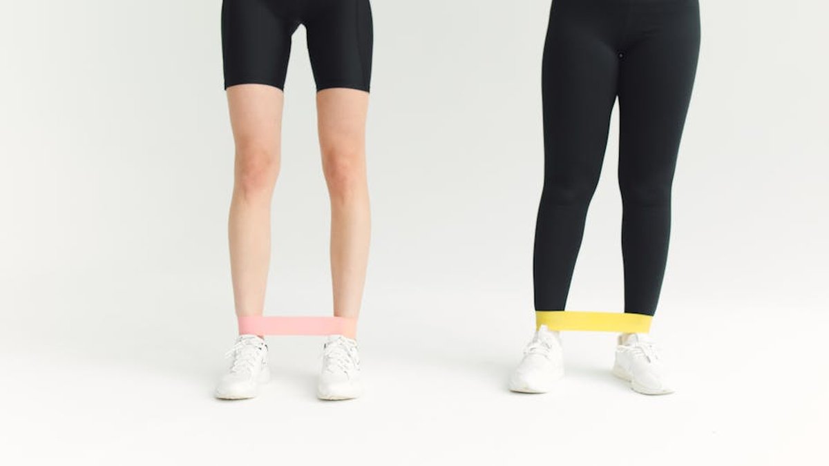 Lululemon Wunder Train vs. Athleta Salutation Stash: Best Odor-Resistant Leggings For Your USA Workouts? - Product Review