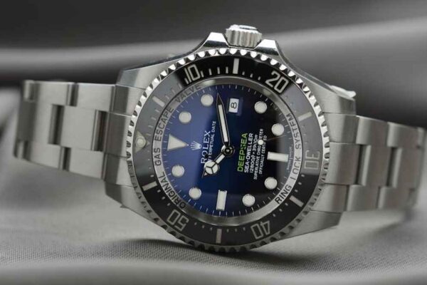 Most Sold Automatic Men's Dive Watches Under $3000 in USA (2026) - Product Review