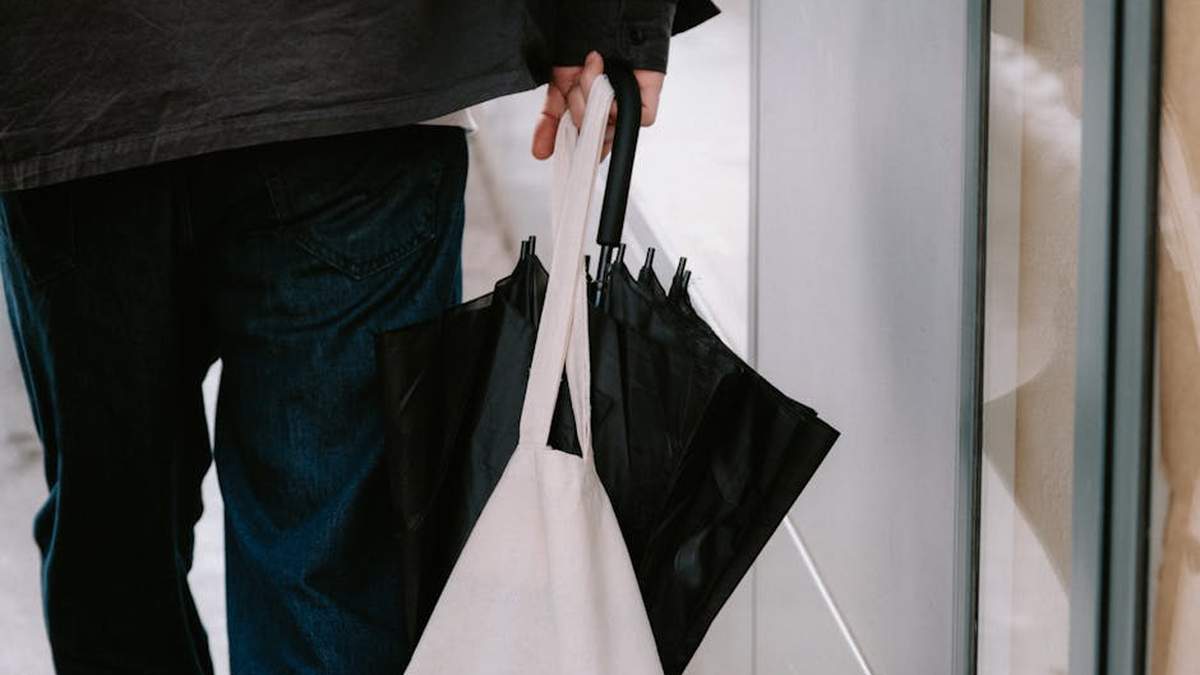 My Take on the Madewell Transport Tote: Is This USA Bestseller Really the Perfect Everyday Bag? - Product Review