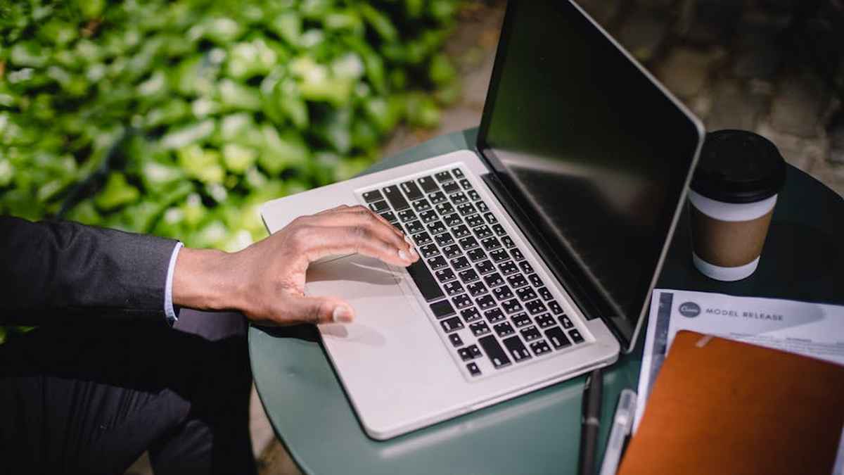 On-the-Go Smoothies: BlendJet 2 vs. Nutribullet GO – The Ultimate Portable Blender Showdown for Busy American Lifestyles. - Product Review