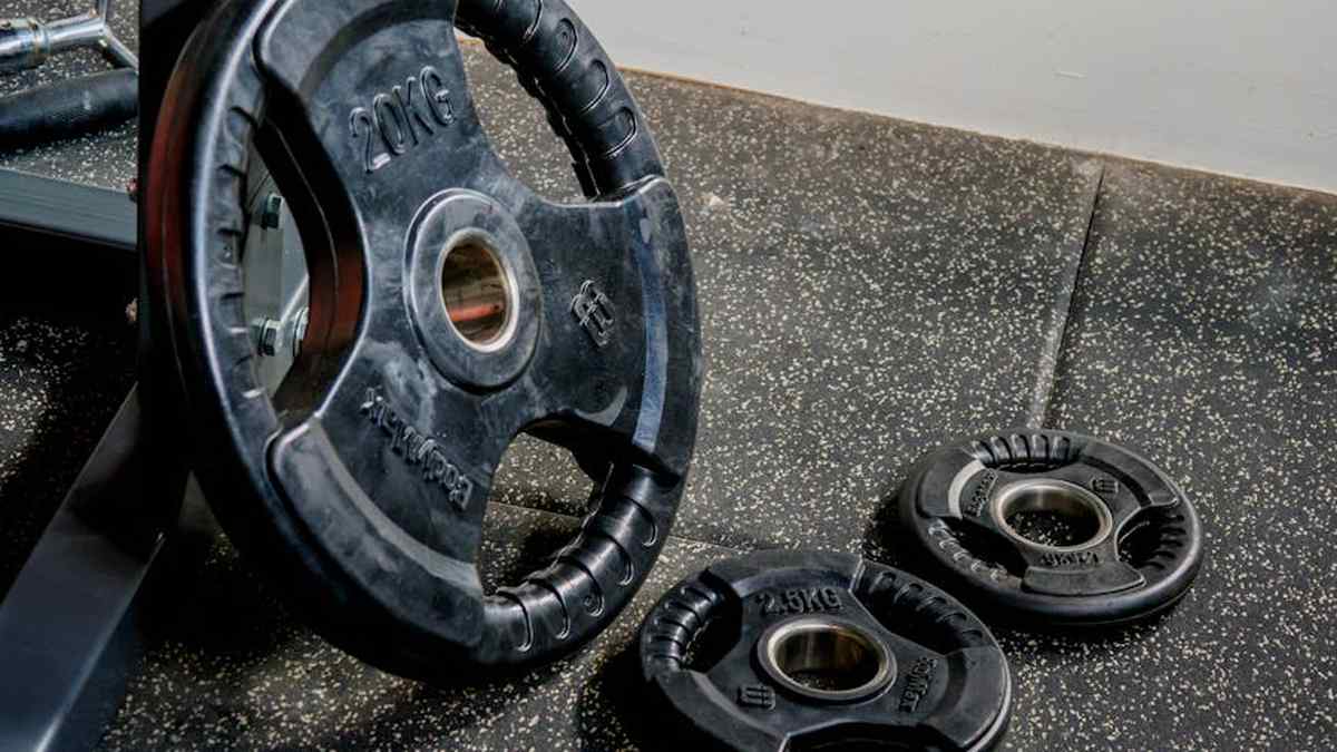 Optimum Nutrition Gold Standard Whey Review: USA Athlete's Deep Dive into Taste & Muscle Gain Results - Product Review