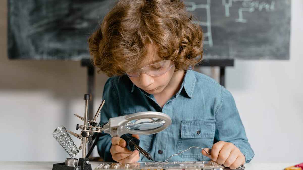 Osmo Genius Kit vs. ThinkFun Gravity Maze: The Ultimate STEM Toy Showdown for Brainy Kids Ages 7-10 - Product Review