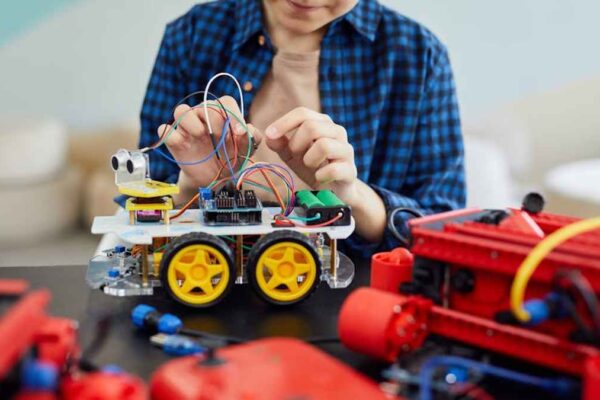 Osmo Genius Starter Kit vs. LEGO Boost Creative Toolbox: Which Interactive STEM Toy is the Must-Have Holiday Gift for Your Child? - Product Review