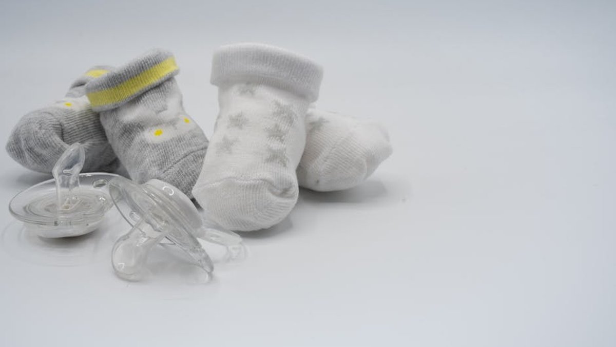 Owlet Dream Sock Review 2024: Essential Peace of Mind or Overkill for New Parents? - Product Review