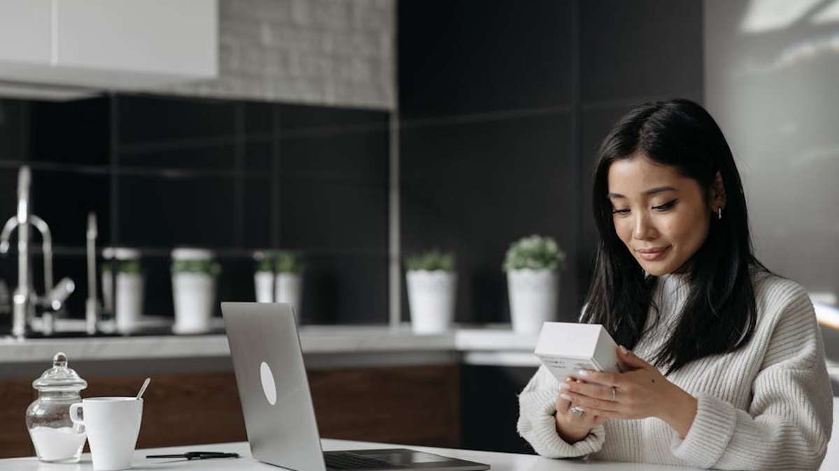 Review: The 'Touchless Titan' Sensor Trash Can – A Must-Have for Every Modern US Kitchen? - Product Review