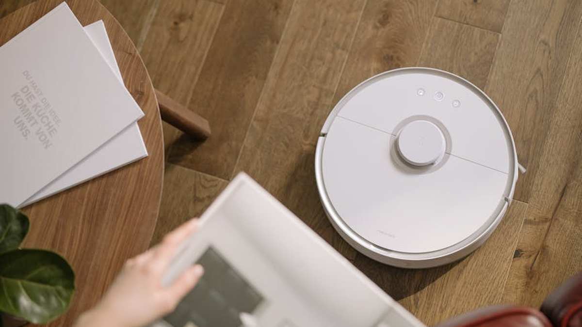 Roborock S8 MaxV Ultra vs. Ecovacs Deebot X2 Omni: Which Flagship Robot Vacuum Mop is Best for USA Homes in 2024? - Product Review