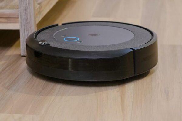 Roomba j7+ vs. Shark AI Ultra Robot Vacuum: Ultimate Showdown for Pet Hair & Smart Mapping in USA Homes (2024) - Product Review