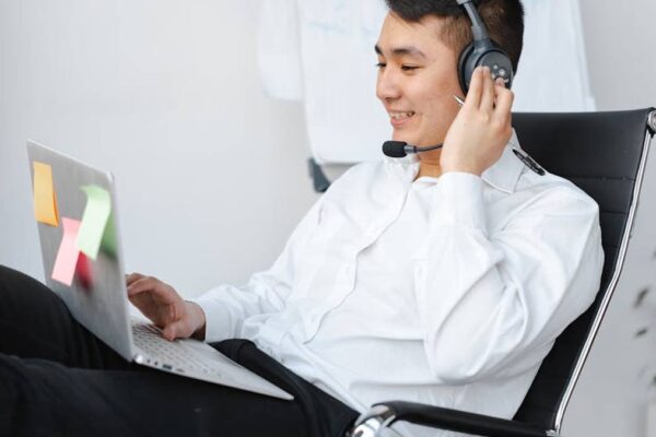 Secretlab Titan Evo 2022 vs. Ergohuman V2: Best USA Office Chair for Long Hours & Remote Work Comfort? - Product Review