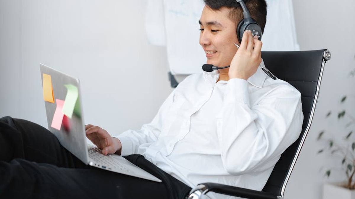 Secretlab Titan Evo 2022 vs. Ergohuman V2: Best USA Office Chair for Long Hours & Remote Work Comfort? - Product Review