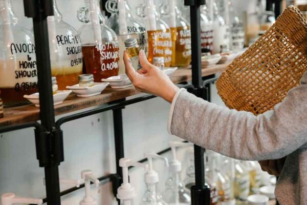 Shampoo Bars vs. Refillable Liquid Shampoo (Eco Brands): The Sustainable Haircare Battle for USA Consumers - Product Review